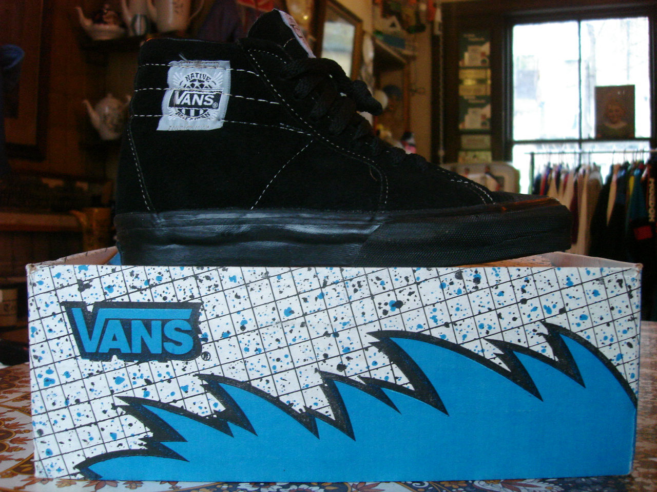 theothersideofthepillow: vintage VANS native american style #538